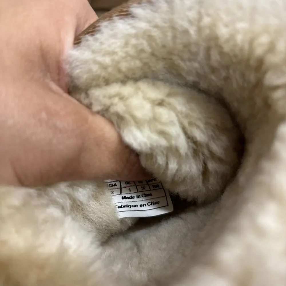 Girls Size 2 Ugg Boots Tall